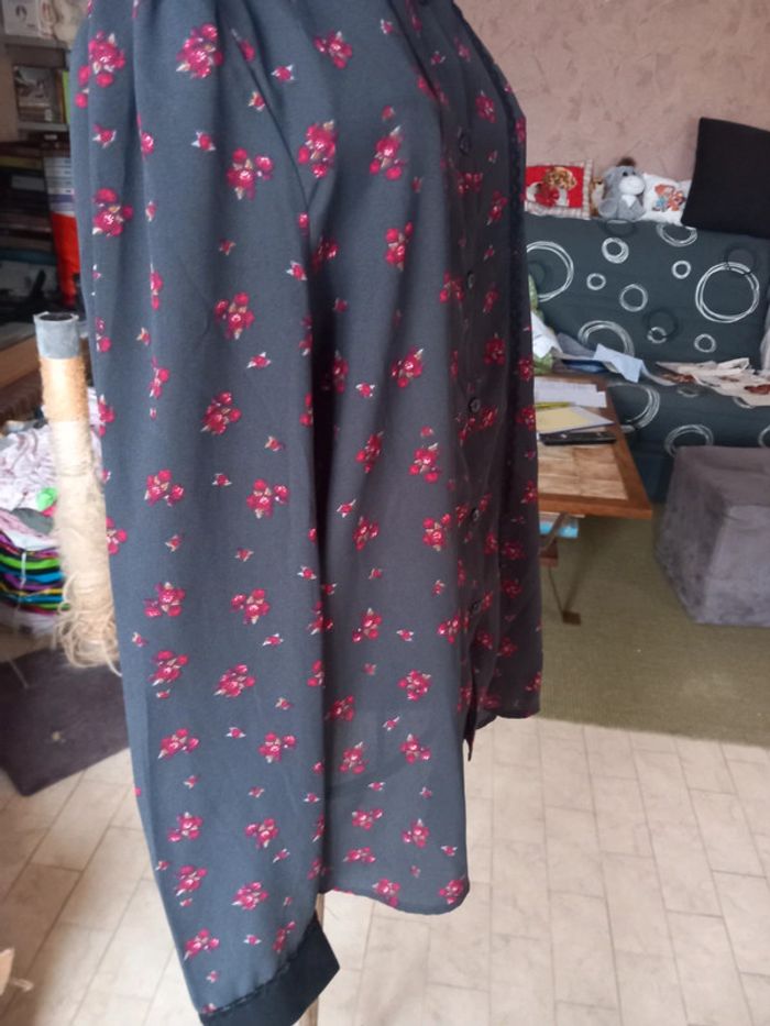 Chemisier à fleurs rouges (T. 42) - photo numéro 3