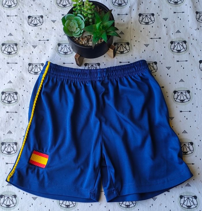 Short de foot taille 4/5 ans - photo numéro 2