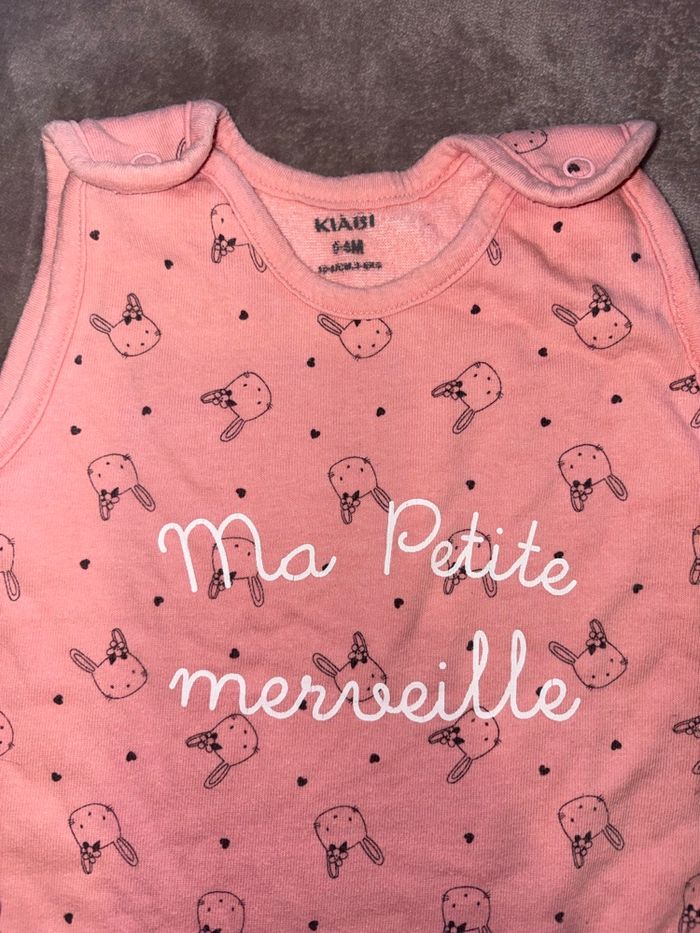 Gigoteuse Kiabi rose 0-6 mois en très bon état. - photo numéro 2