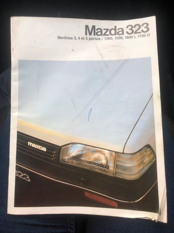 Revue Mazda 323