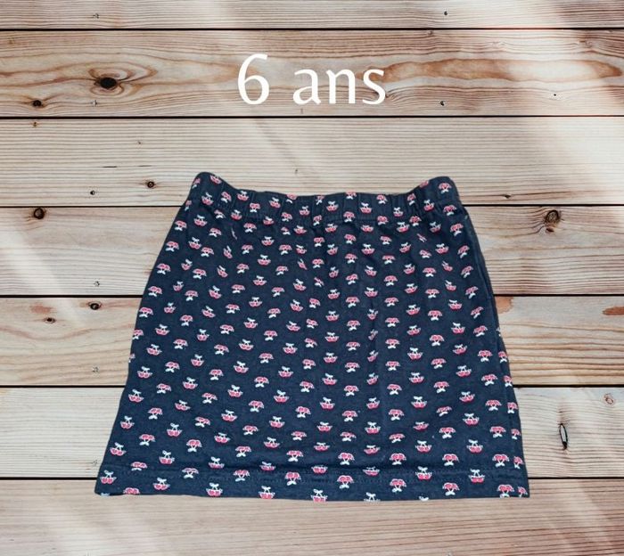 Jolie jupe motif cerises