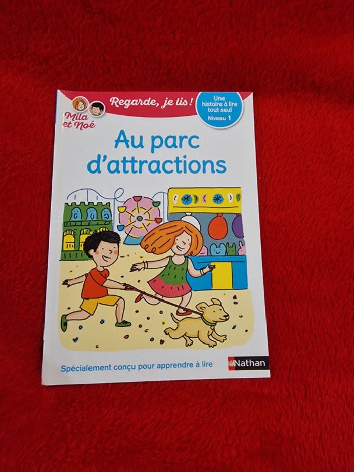 Livre regarde je lis mila et noé, au parc d'attractions
