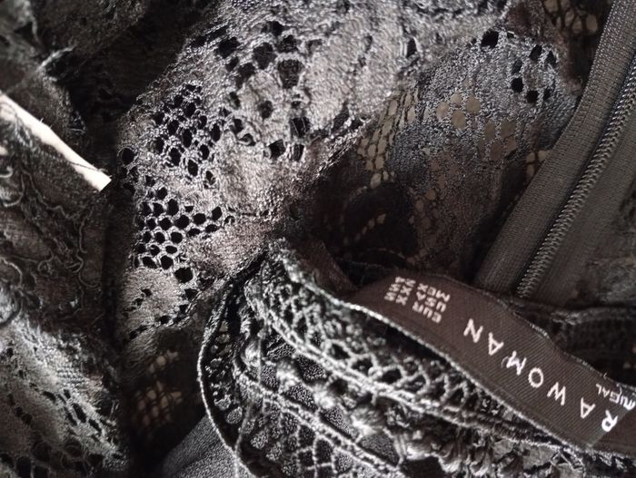 Blouse noire avec dentelle. Zara 34 - photo numéro 7