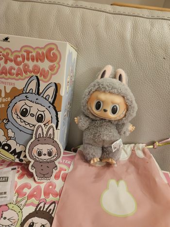 Labubu gris Sesame Bean Exciting Macaron Pop Mart