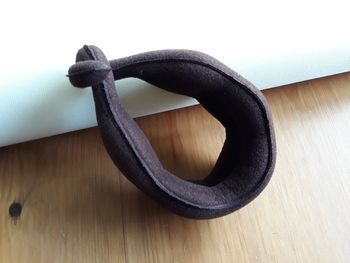 Accessoire à chignons - en mousse - marron