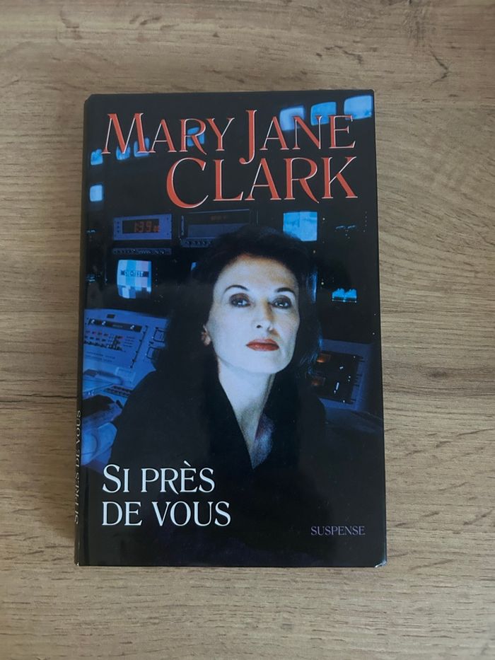 Livre Si près de vous - Mary Jane Clark