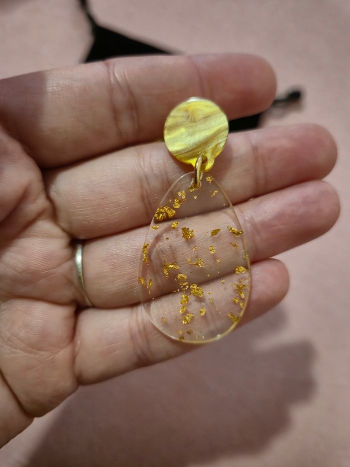 Boucles d'oreilles transparentes et dorées CxL by Christian Lacroix - photo numéro 2