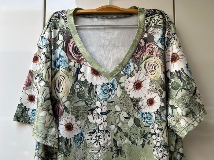 Tee-shirt vert fleuri Shein Curve - Taille 2XL - photo numéro 2