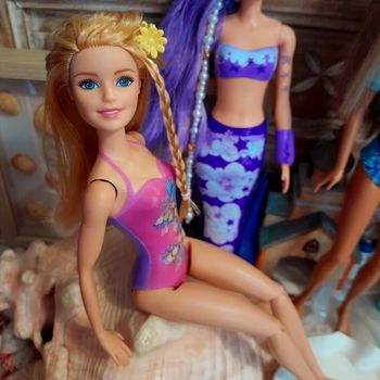 Poupée barbie plage maillot de bain rose intégré 