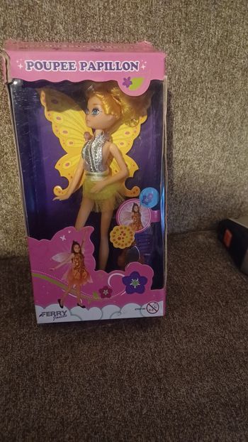 Poupée papillon 🦋 ferry neuf 20 cm
