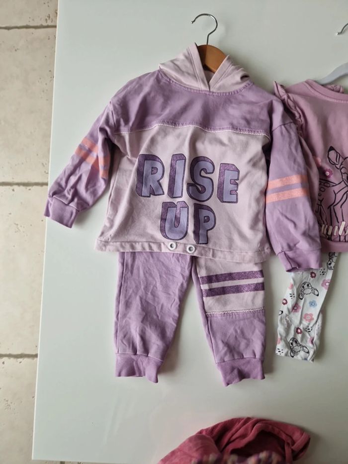 Lot pyjama et ensemble 24 mois - photo numéro 4
