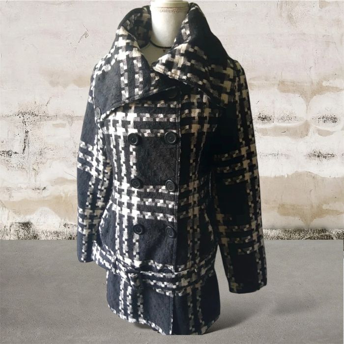 Manteau d’hiver laine carreaux noir et blanc gros col