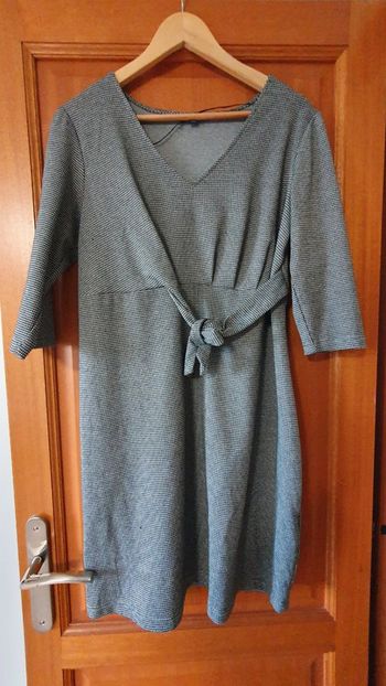 Robe cintrée neuve