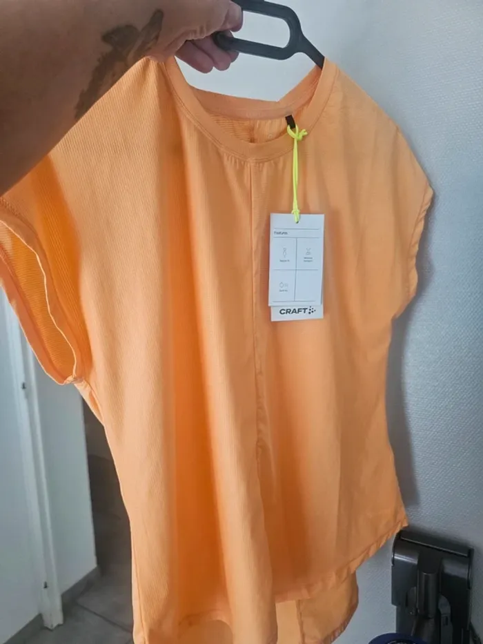 Tee-shirt sport femme taille S neuf - photo numéro 7