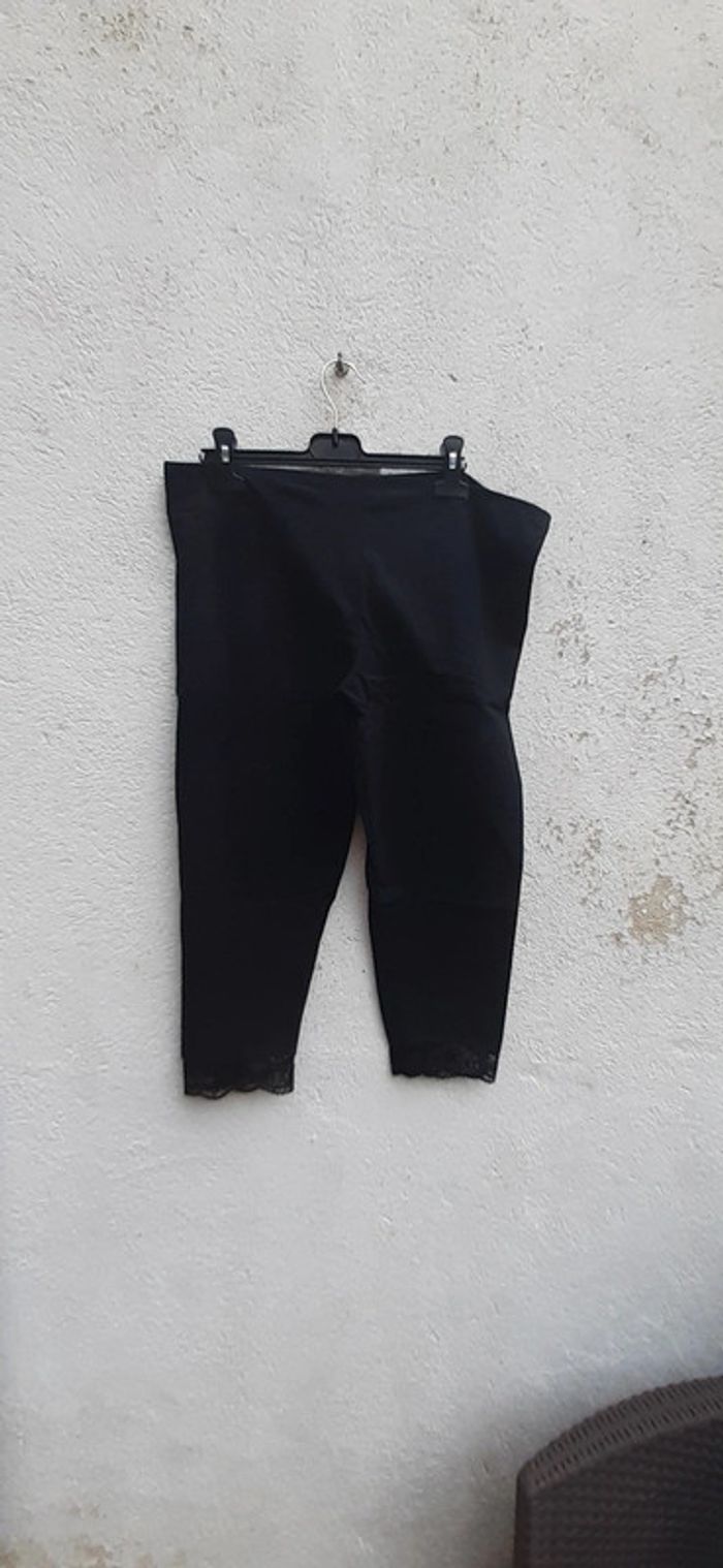 Legging noir 3/4 Taille 46/48 avec liseret dentelle