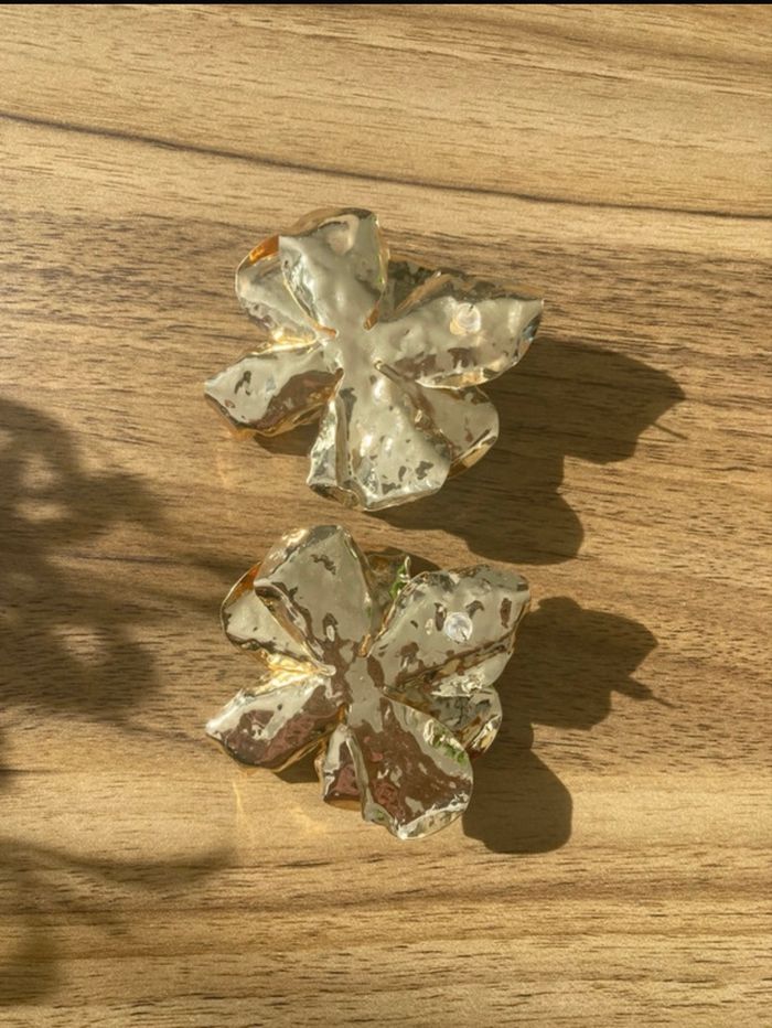 Boucles d’oreilles NEUVES pour femme en forme de fleurs 🌼. - photo numéro 6