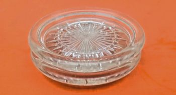 Années 1930  Paire de dessous Bouteille / Carafe  Verre taillé transparent