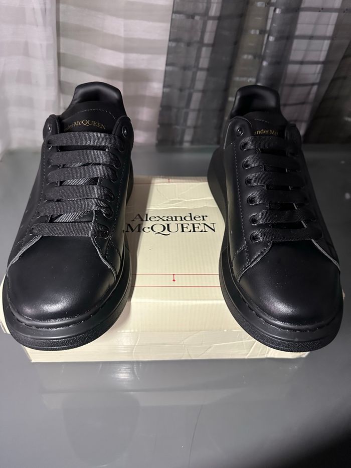 Sneakers Alexander McQueen noires – taille 43, boîte abîmée - photo numéro 3