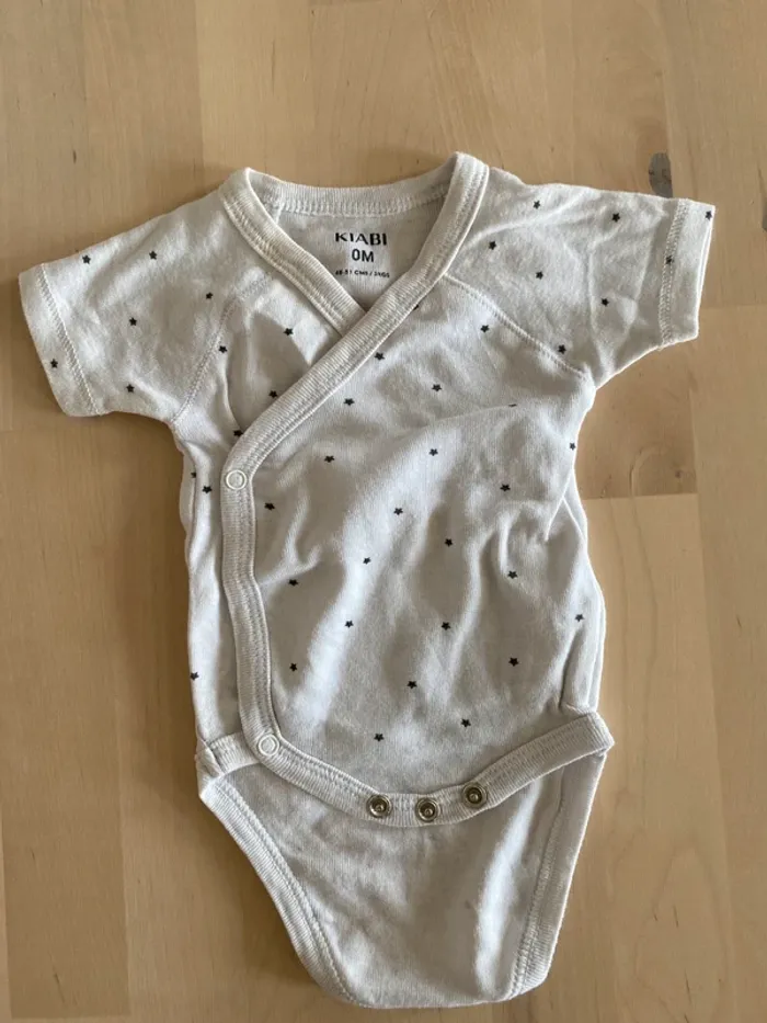 Lot 5 bodys manches courtes - taille 0 mois - photo numéro 6