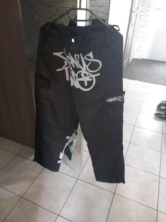 Cargo noir jamais porté