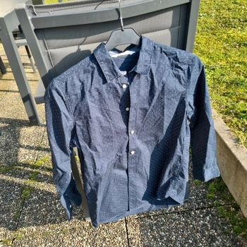 Chemise bleu marine à petits pois