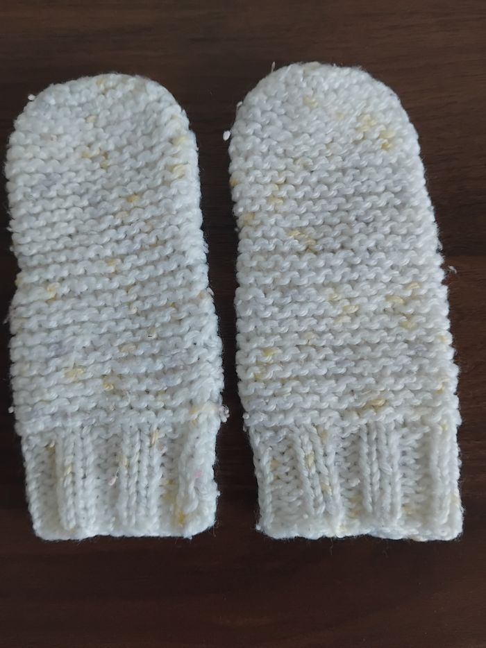 Chaussettes ou moufles pour les mains de bébé 0/3 mois - photo numéro 3