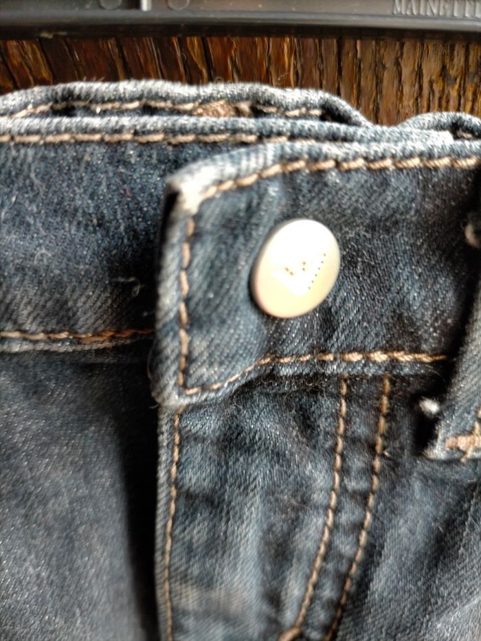 Très belle jupe Armani 2 ans - photo numéro 2