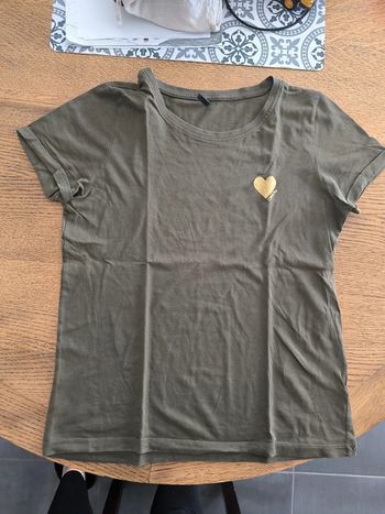 T.shirt kaki. Only. Taille XS
