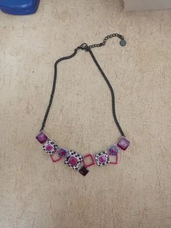 Collier original violet mauve noir