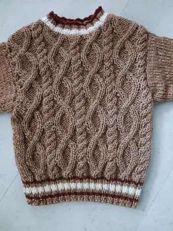 Pull marron tricoté main avec torsades 8 ans Phildar neuf