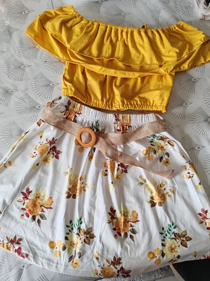 Ensemble jupe + haut + ceinture 8 ans