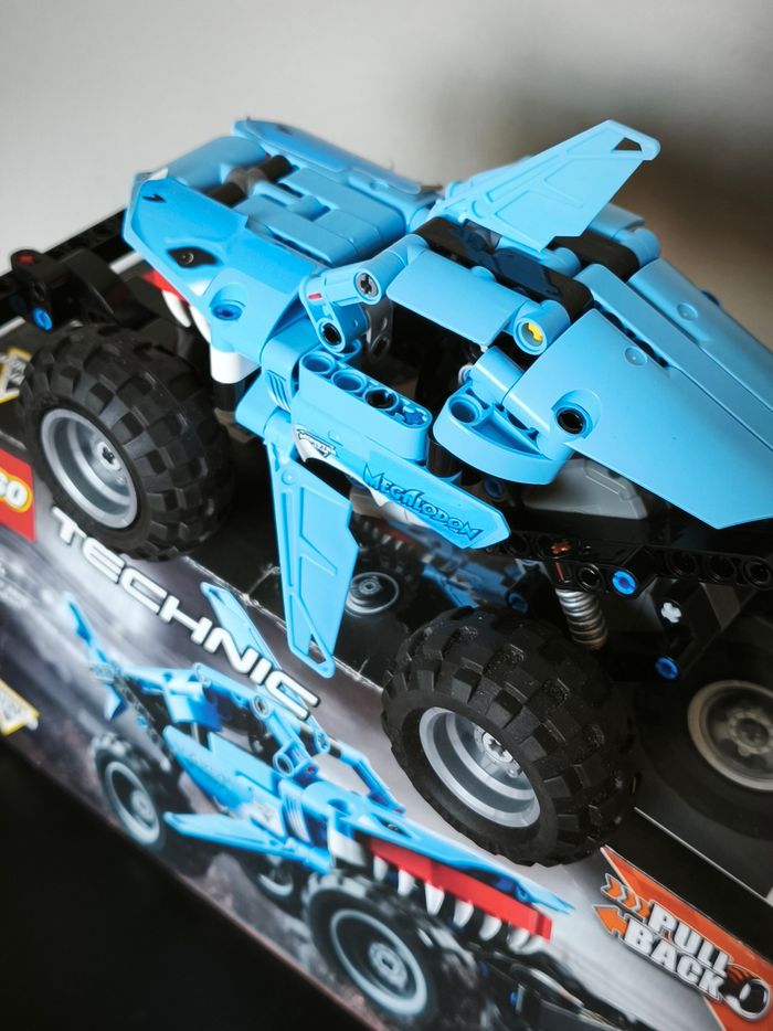 Lego technic - Monster Jam Megalodon - photo numéro 2
