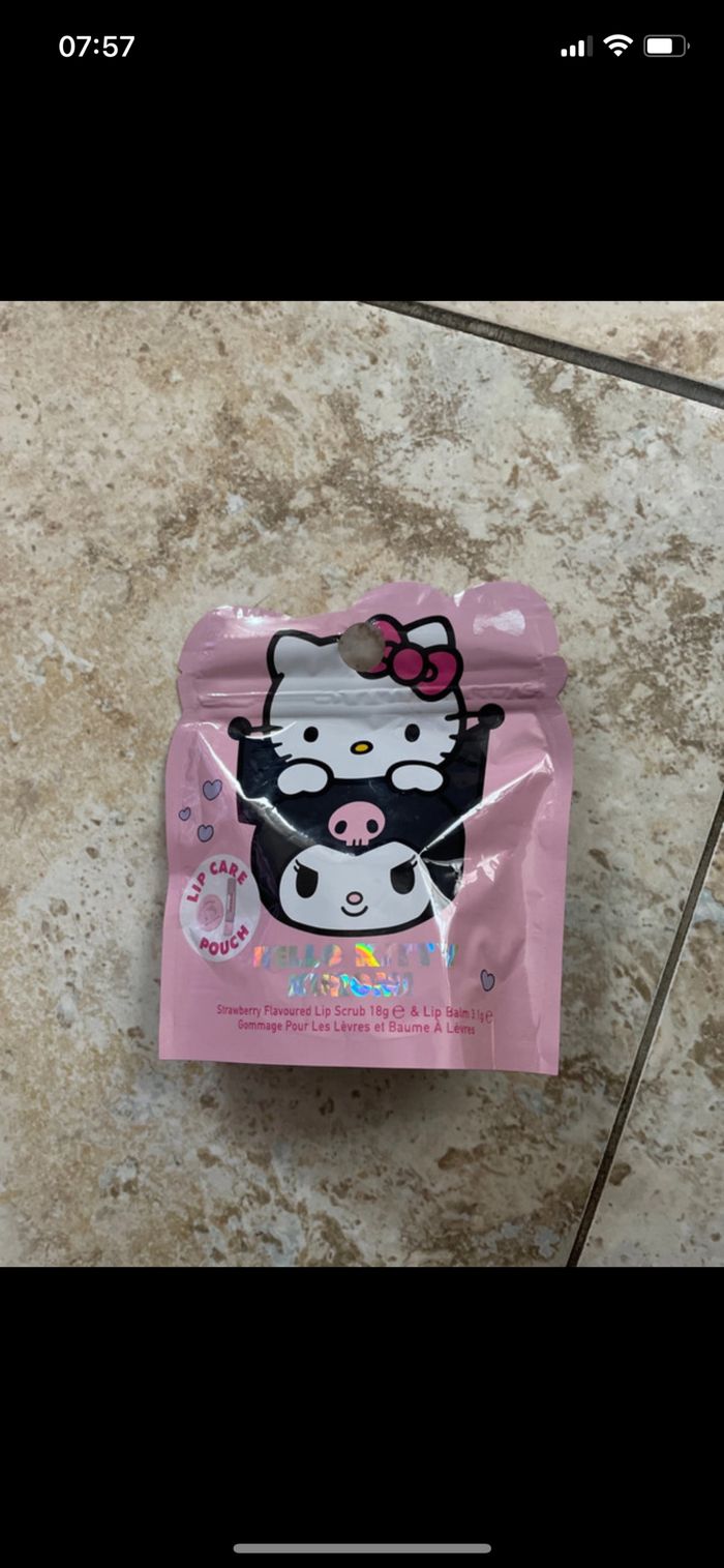 Lot masque à lèvre et baume à lèvre hello kitty