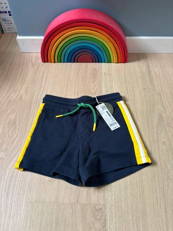 Short 4 ans