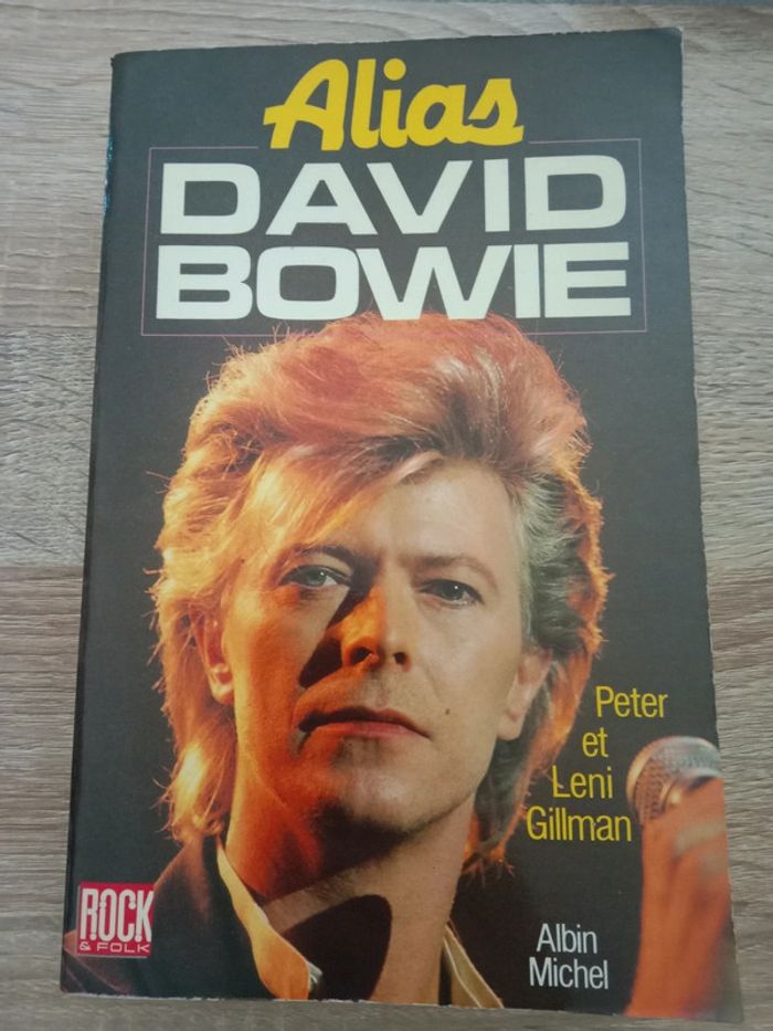 * Peter & Leni Gillman - Alias David Bowie