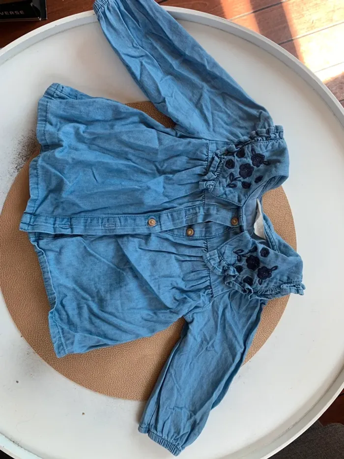 Blouse en jean avec grand col - photo numéro 2