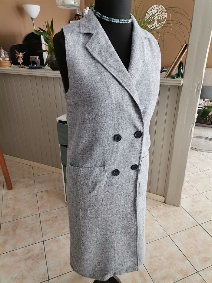 Robe droite neuve T36.38. - photo numéro 2