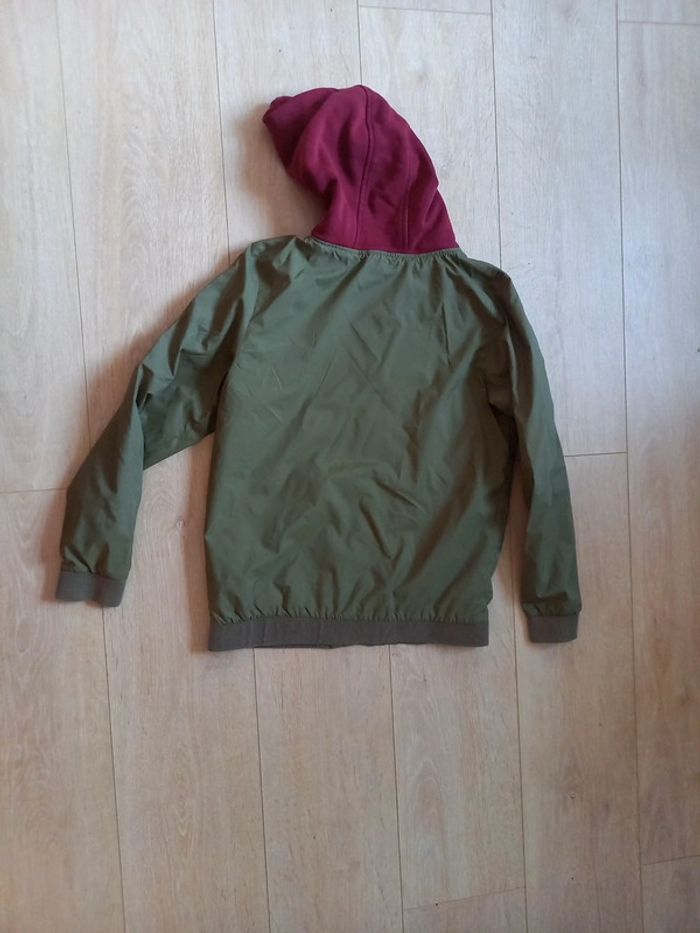 Veste kaki zippée à capuche bordeaux - photo numéro 2