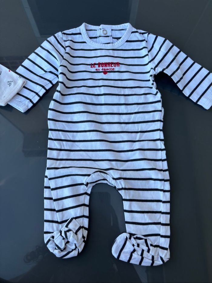 Lot vêtements 1 mois - photo numéro 3