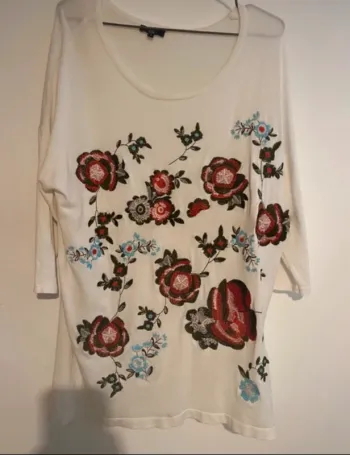 Pull blanc brodé fleuri – RIU Paris – Taille 1