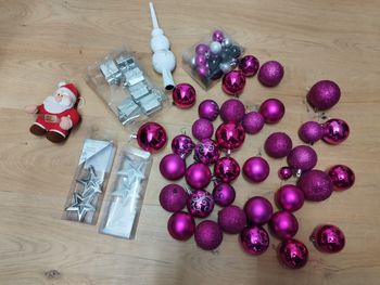 Lot de boules de Noël