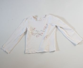 T-shirt manche longue bleu avec des fleurs de sakura