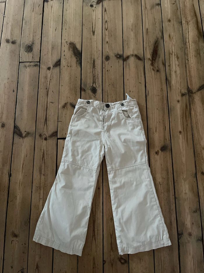 Pantalon tape-à-l’œil quatre ans