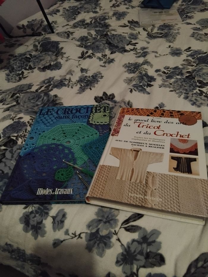 Lots de livres  crochet - photo numéro 2