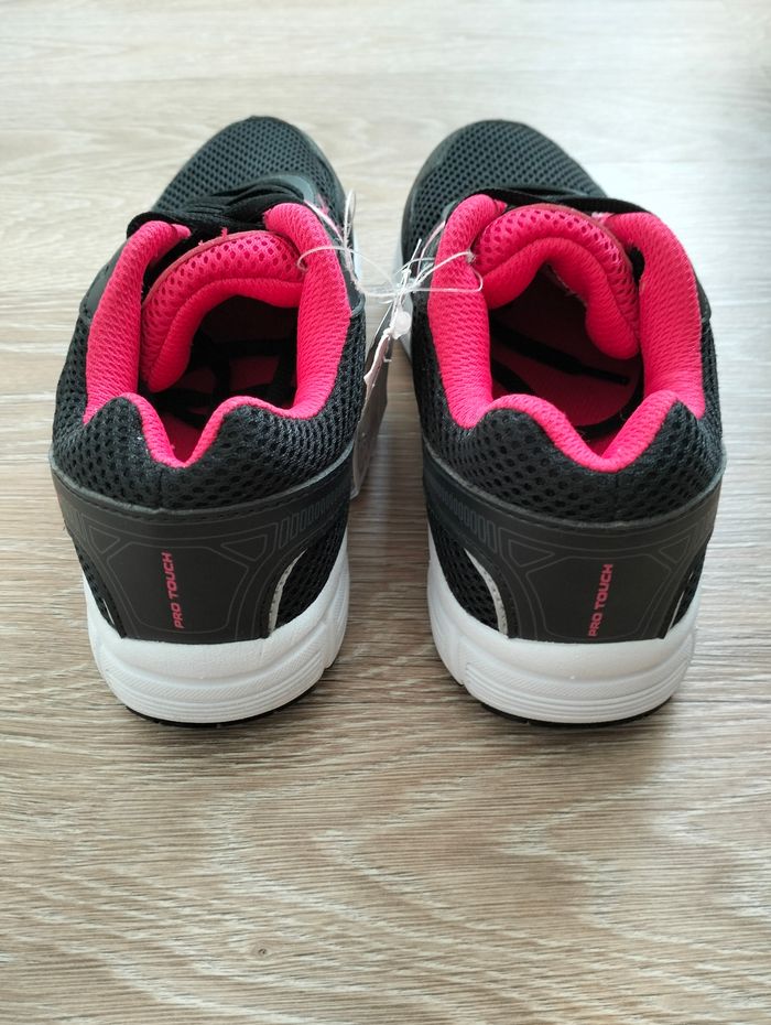 Baskets neuves p. 36 - photo numéro 3