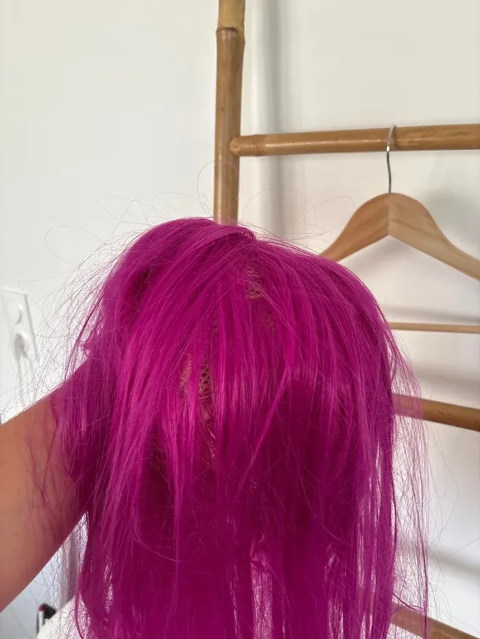 Perruque rose avec frange - photo numéro 8