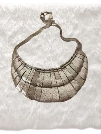 Collier neuf argenté patiné effet martelé