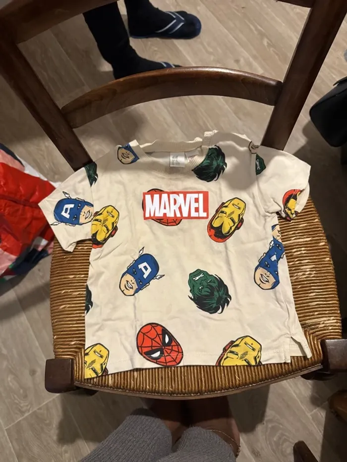 Ensemble t-shirt short bébé Marvel H&M 9/12 mois - photo numéro 2