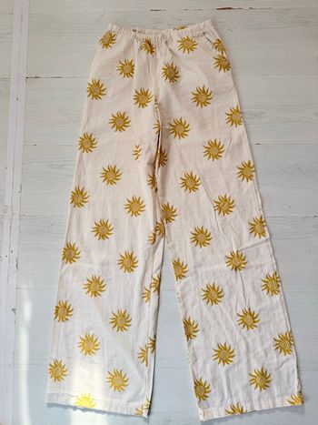 Pantalon beige pour fille décoré d’un motif en forme de soleil