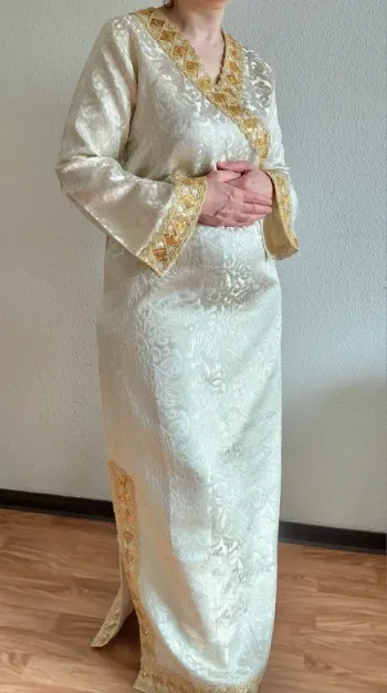 Magnifique caftan traditionnel broderie dorée 👑 Robe d’exception pour vos événements spéciaux ! 😍